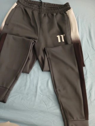 Conjunto chándal Eleven Degrees gris y blanco