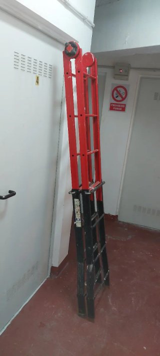 Escalera metálica plegable hasta 3m