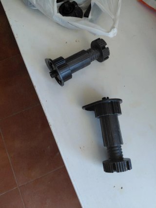 Patas ajustables para muebles de cocina