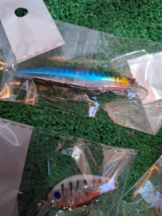 Lote 12 señuelos pesca variados