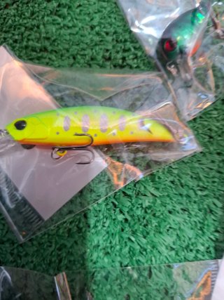 Lote 12 señuelos pesca variados