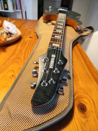 Yamaha RBX620RZ Guitarra Eléctrica