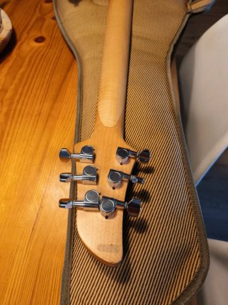 Yamaha RBX620RZ Guitarra Eléctrica