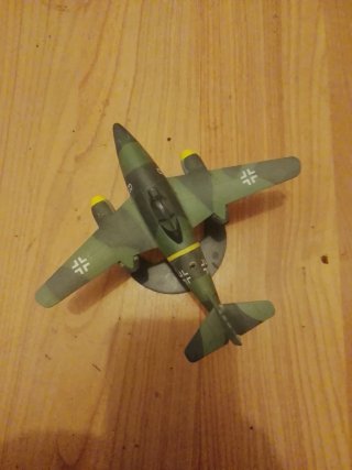 Avión a escala militar