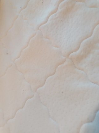 Cuna de madera con colchón