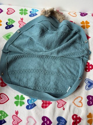 Capa niña con capucha y pelo talla 6 La Ormigq