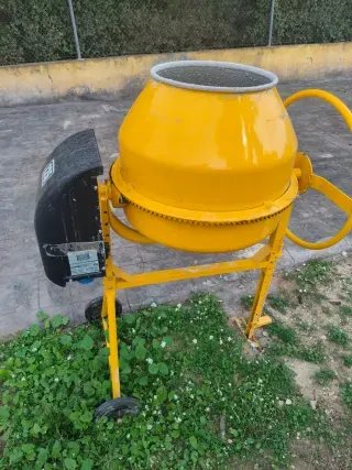 Hormigonera Eléctrica Profesional enalquiler