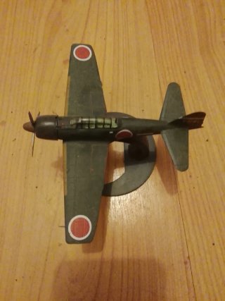 Avión militar escala