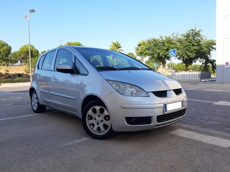 Mitsubishi Colt 2005 - foto 1