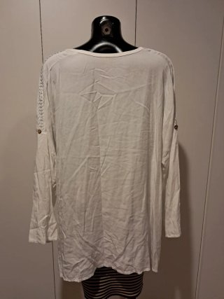 Blusa blanca con encaje