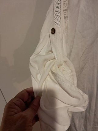 Blusa blanca con encaje