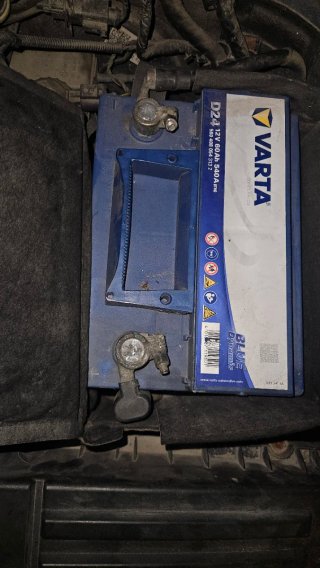 Batería Varta D24 12V 60Ah 540A