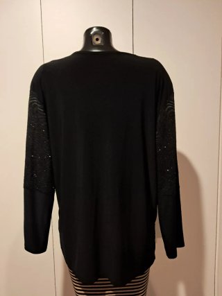 Blusa negra con brillos
