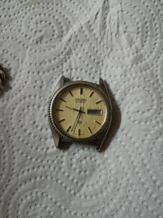 Reloj Seiko Quartz Dorado y Plateado