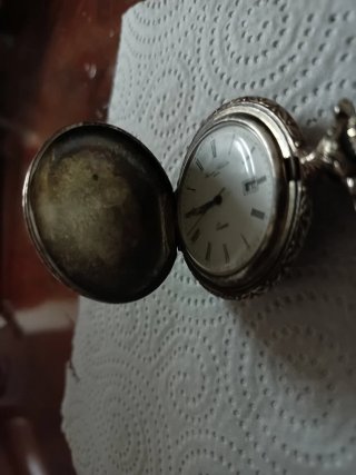 Reloj Seiko Quartz Dorado y Plateado