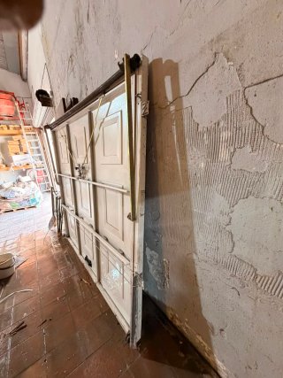 Puerta de garaje blanca