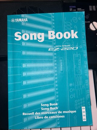 Teclado Yamaha con soporte