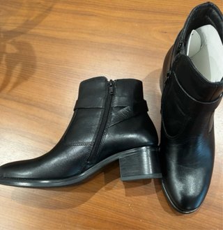 Botines de piel negros
