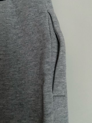Pantalón Chándal Gris Nike  (Tiene dos manchitas)