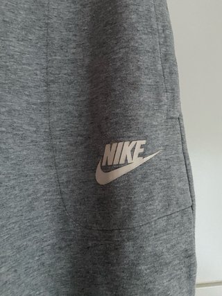 Pantalón Chándal Gris Nike  (Tiene dos manchitas)
