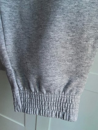Pantalón Chándal Gris Nike  (Tiene dos manchitas)