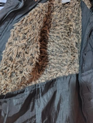 Chaqueta acolchada con mangas de cuero