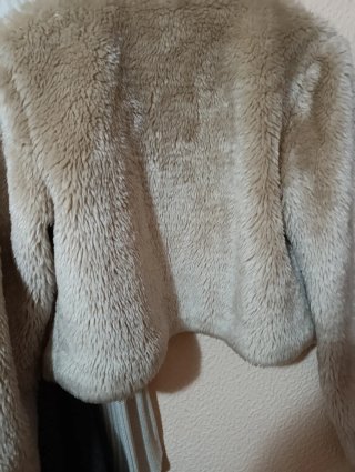 Chaqueta acolchada con mangas de cuero