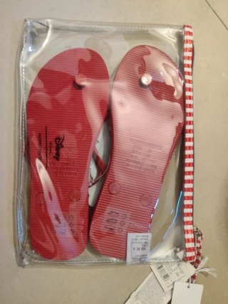 Chanclas y neceser