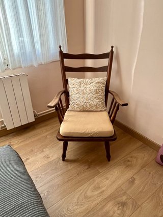 Silla butaca antigua de Indonesia,  madera maciza.