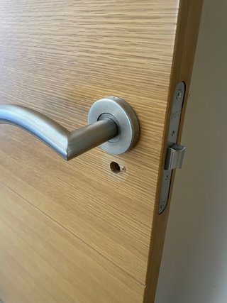 Puerta de pino maciza completa, marco y bastidores