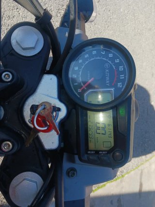 Keeway RKV 125 Naked Blanca y Gris