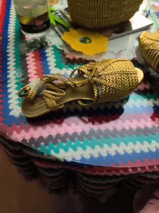 Sandalias doradas ALTA MODA trenzadas