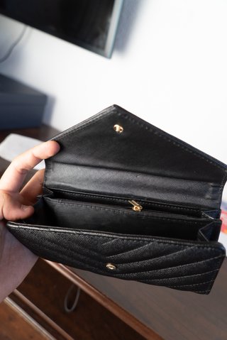 Cartera piel negra acolchada