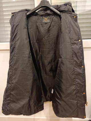 Abrigo mujer acolchado negro con capucha