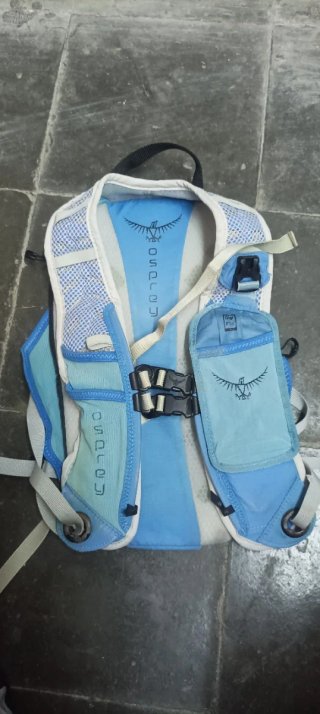 Mochila Osprey Azul y Negra
