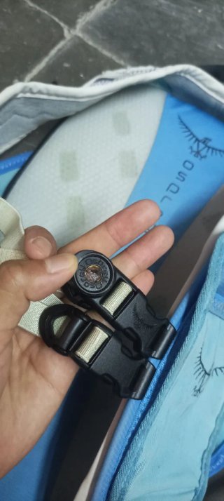 Mochila Osprey Azul y Negra