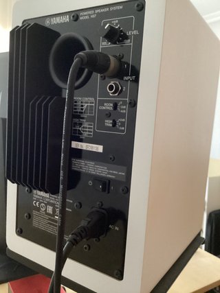 2 Monitores Estudio Yamaha HS7 White + Soportes