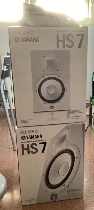 2 Monitores Estudio Yamaha HS7 White + Soportes