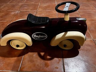 Coche correpasillos Baghera
