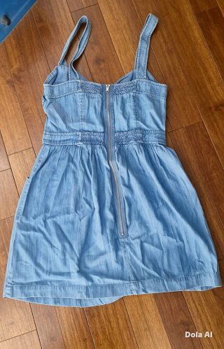 Vestido vaquero con lazo