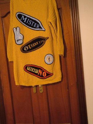 Vestido amarillo invierno con parches