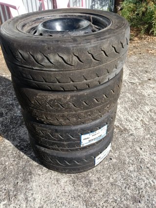 Cuatro neumáticos Toyo 185/580 R15 Competición