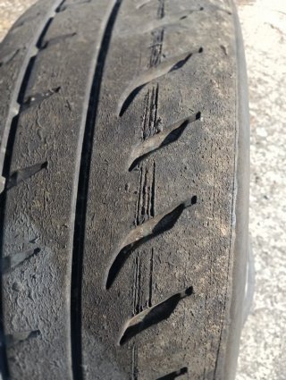 Cuatro neumáticos Toyo 185/580 R15 Competición