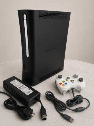 Xbox 360 Elite Negra + Mando Blanco