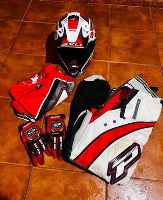 Equipación Motocross Casco Guantes Traje