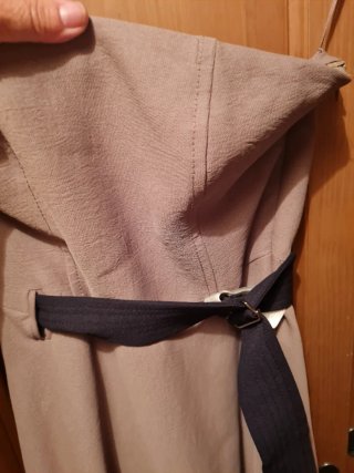 Vestido beige con cinturón negro Talla S