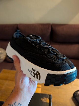 Zapatillas The North Face Negras y Blancas