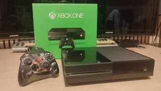 Xbox One 500GB Ed. Gears of War + Mando + Caja