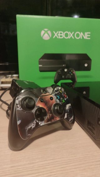 Xbox One 500GB Ed. Gears of War + Mando + Caja