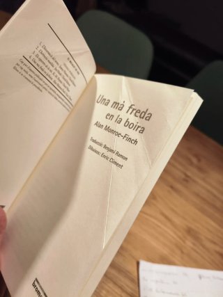 Una mà freda en la boira (+10)